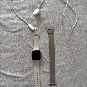Apple Watch SE - 40 mm charger and bands included